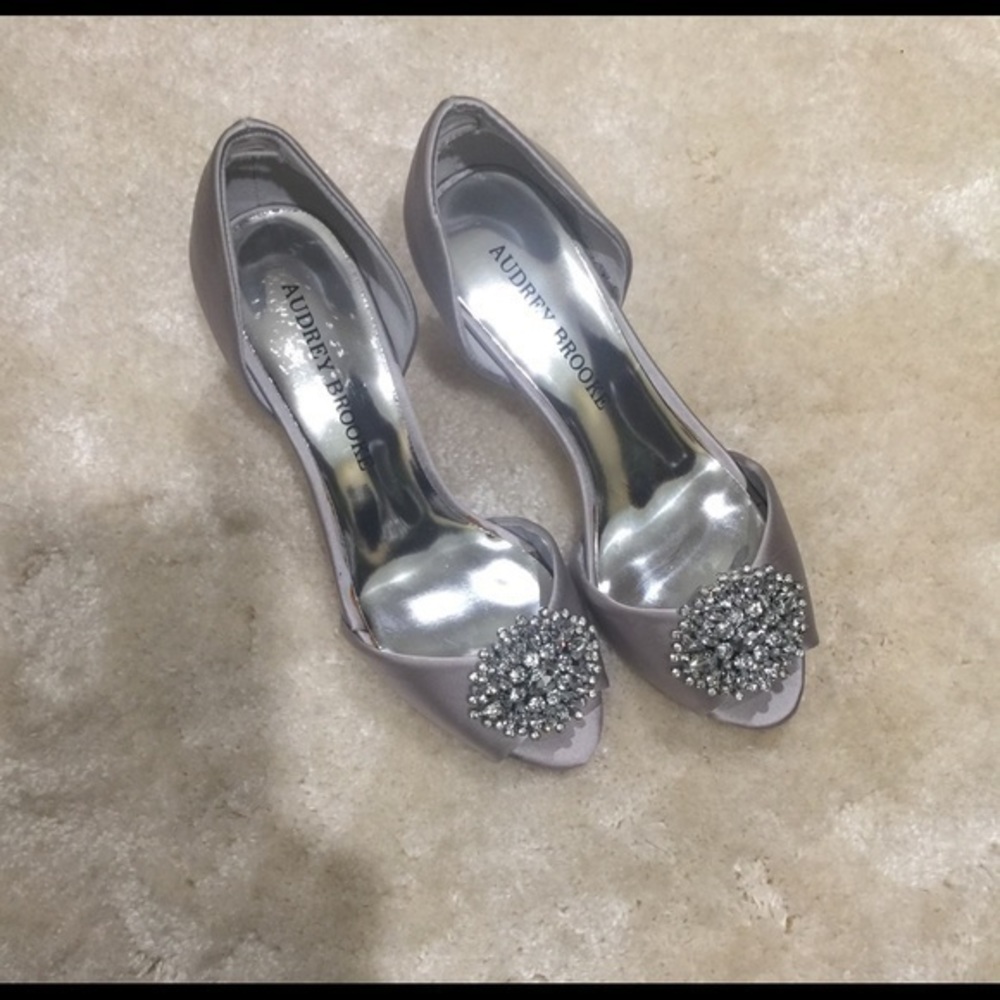 Audrey Brooke ladies silver shoes